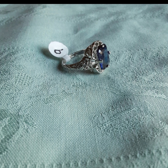 Stunning Sapphire Statement Ring - Picture 2 of 7